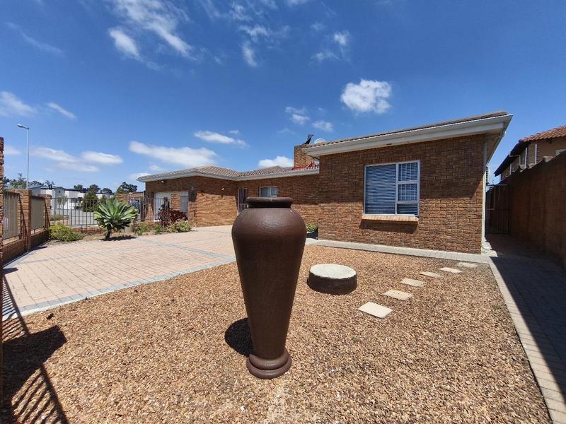 4 Bedroom Property for Sale in Protea Heights Western Cape